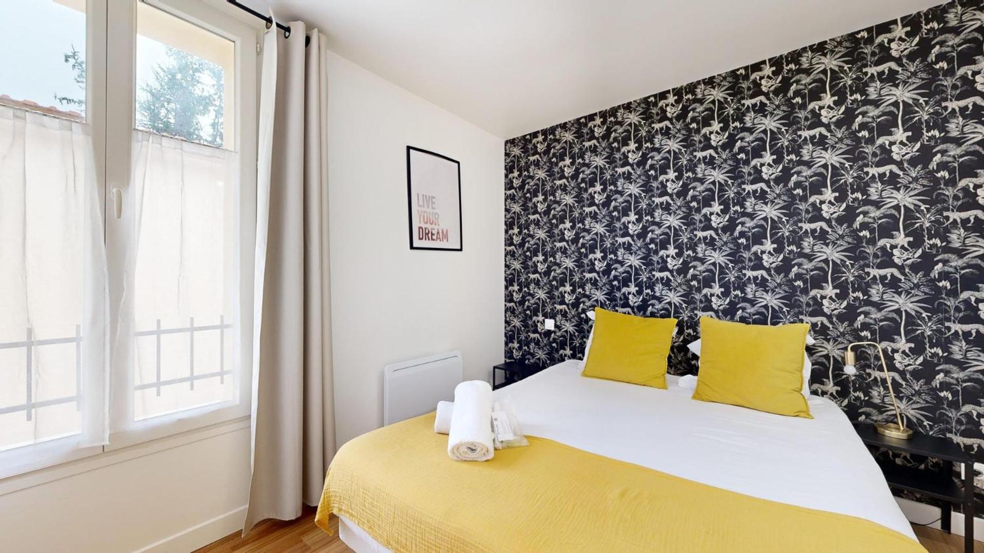 865 Jasmin - Superbe * Montreuil (Seine-Saint-Denis)